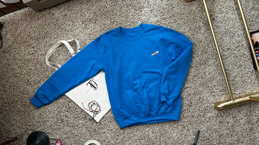 Crewneck blue “overthinker. / middle fingr back